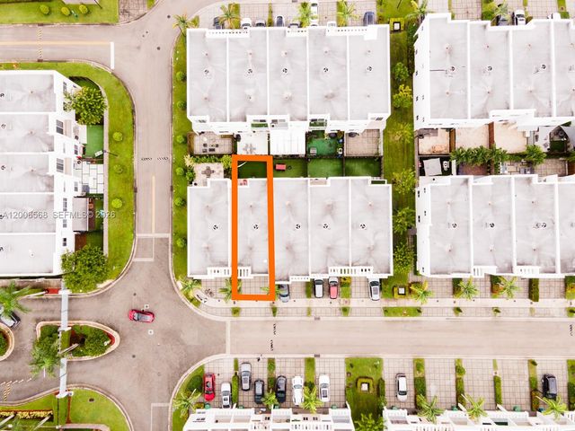 10279 NW 72nd St, Doral, FL 33178