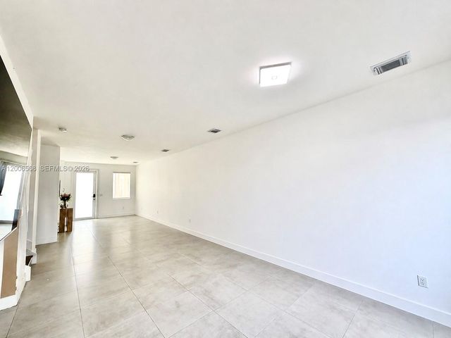 10279 NW 72nd St, Doral, FL 33178