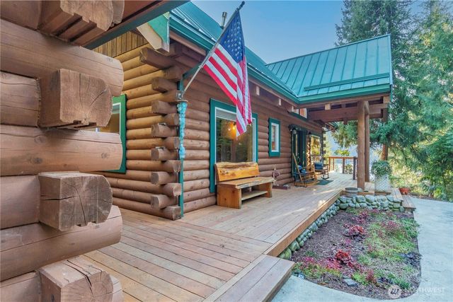 6323 N Lake Cushman Road, Hoodsport, WA 98548