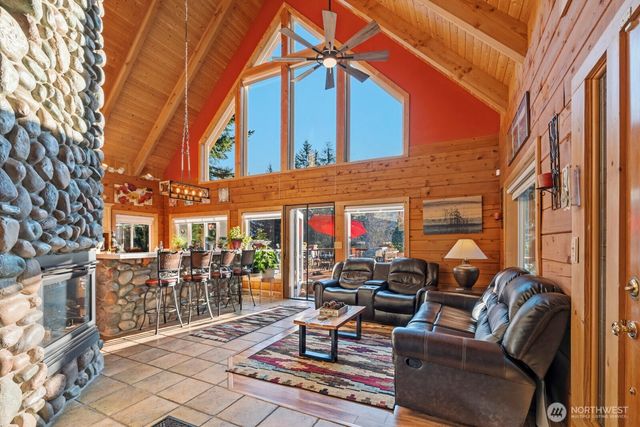 6323 N Lake Cushman Road, Hoodsport, WA 98548