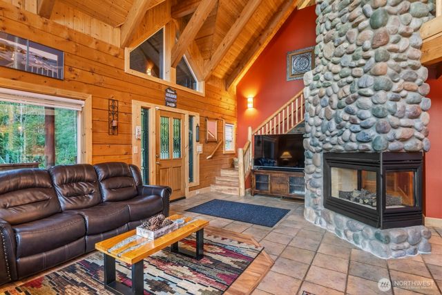6323 N Lake Cushman Road, Hoodsport, WA 98548