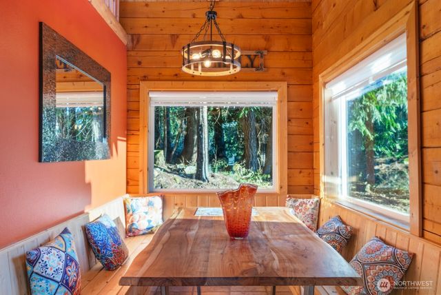 6323 N Lake Cushman Road, Hoodsport, WA 98548