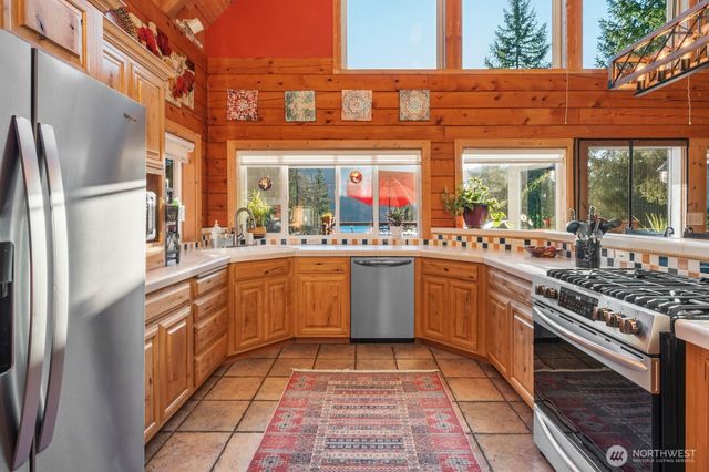 6323 N Lake Cushman Road, Hoodsport, WA 98548