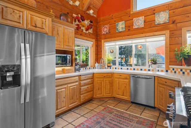 6323 N Lake Cushman Road, Hoodsport, WA 98548