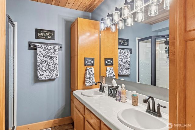 6323 N Lake Cushman Road, Hoodsport, WA 98548