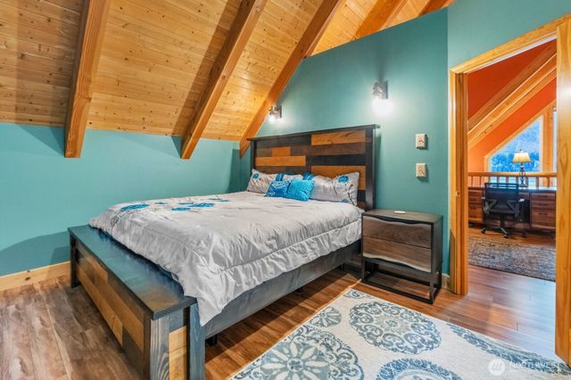 6323 N Lake Cushman Road, Hoodsport, WA 98548