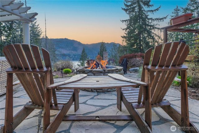 6323 N Lake Cushman Road, Hoodsport, WA 98548