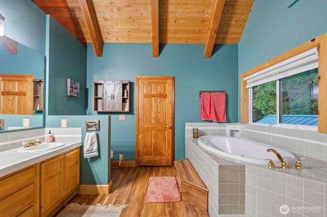 6323 N Lake Cushman Road, Hoodsport, WA 98548