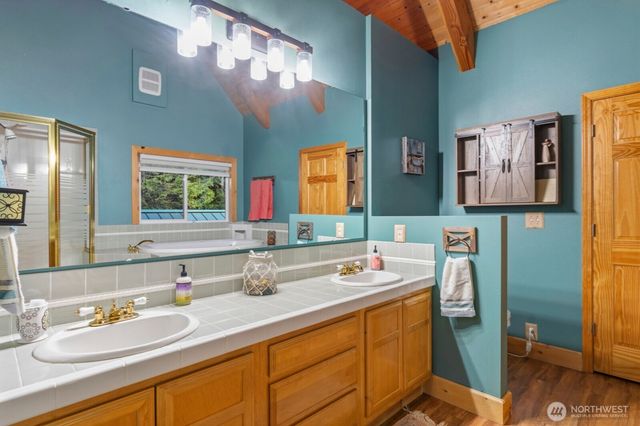 6323 N Lake Cushman Road, Hoodsport, WA 98548