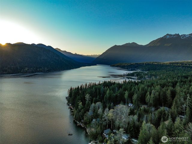 6323 N Lake Cushman Road, Hoodsport, WA 98548
