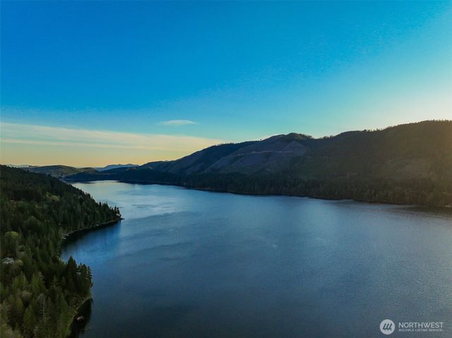 6323 N Lake Cushman Road, Hoodsport, WA 98548
