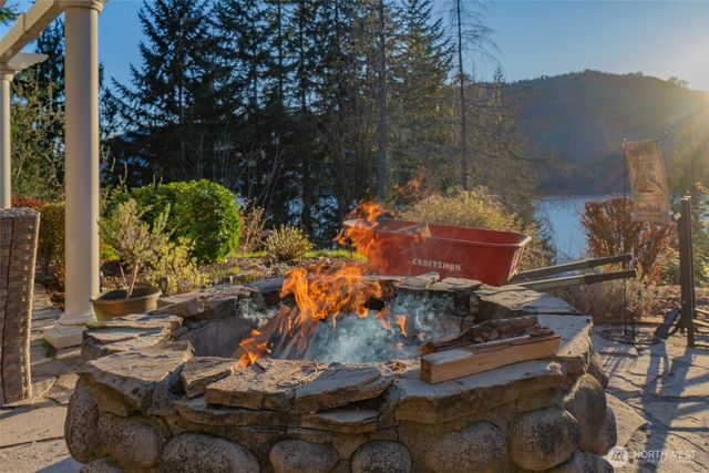6323 N Lake Cushman Road, Hoodsport, WA 98548