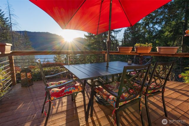6323 N Lake Cushman Road, Hoodsport, WA 98548