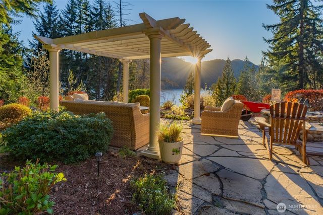 6323 N Lake Cushman Road, Hoodsport, WA 98548