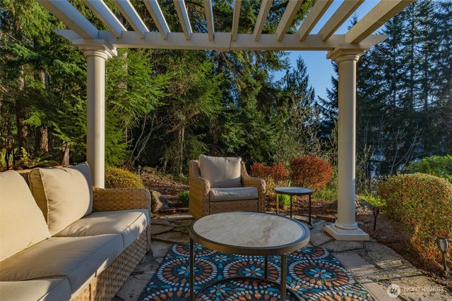 6323 N Lake Cushman Road, Hoodsport, WA 98548