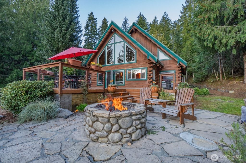 6323 N Lake Cushman Road, Hoodsport, WA 98548