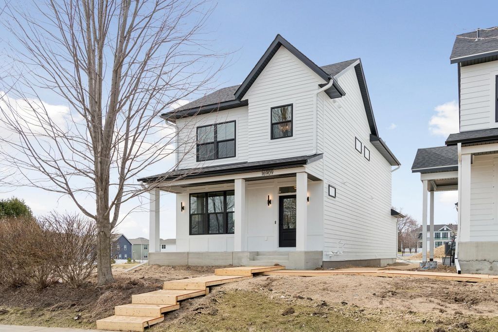 16909 Draft Horse Boulevard, Lakeville, MN 55044