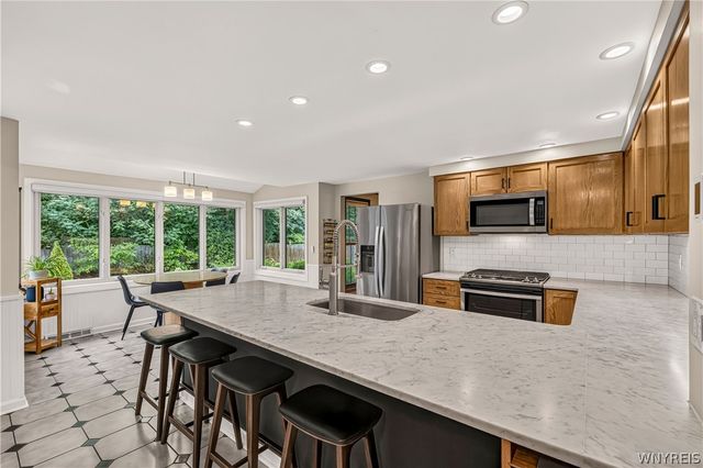 17 Sherrelwood Court, Amherst, NY 14221
