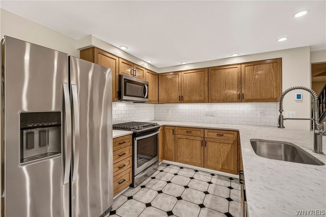 17 Sherrelwood Court, Amherst, NY 14221