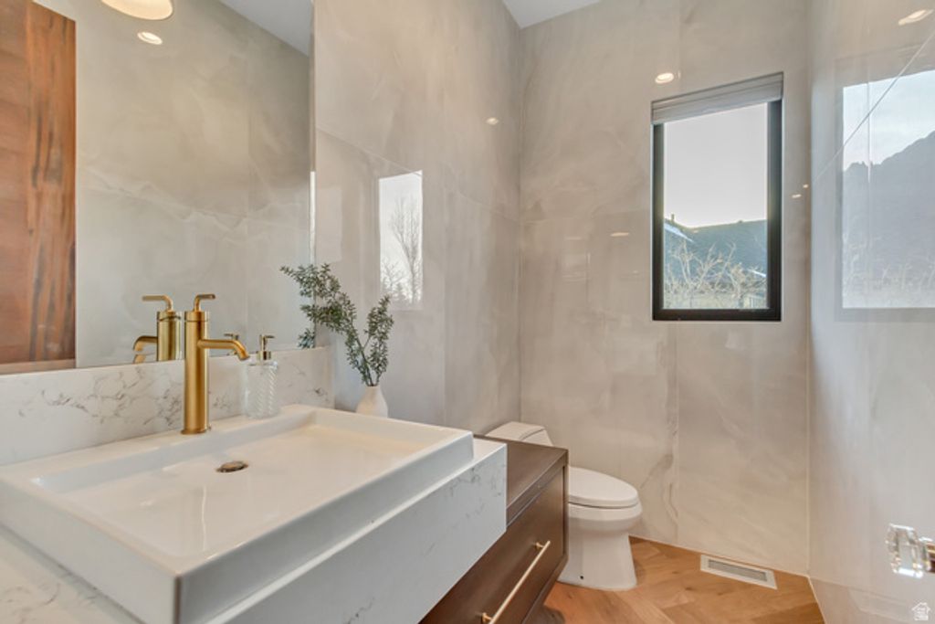Image 15 of property listing at 1468 E TRAIL CREST CT, Draper, UT 84020