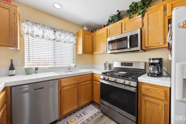 12016 Cedar Bluff Avenue, Bakersfield, CA 93312