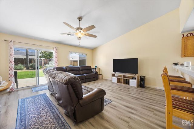 12016 Cedar Bluff Avenue, Bakersfield, CA 93312