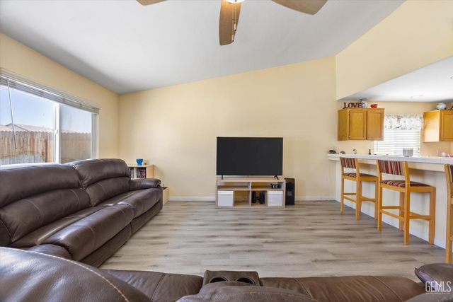 12016 Cedar Bluff Avenue, Bakersfield, CA 93312