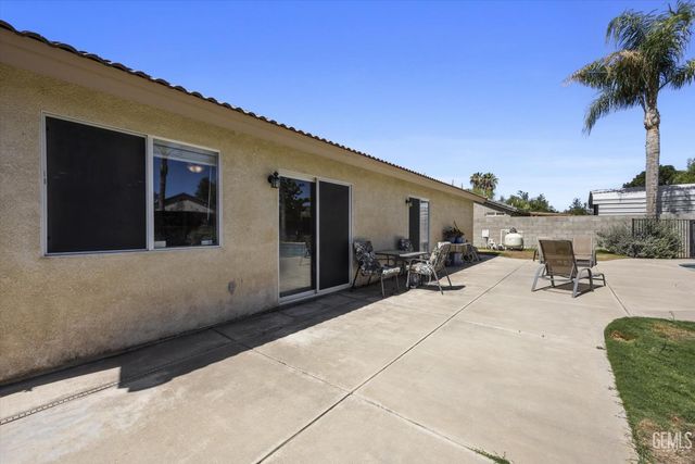 12016 Cedar Bluff Avenue, Bakersfield, CA 93312