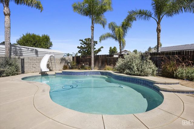 12016 Cedar Bluff Avenue, Bakersfield, CA 93312