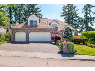 15150 Se LOSTINE Dr, Clackamas, OR 97015