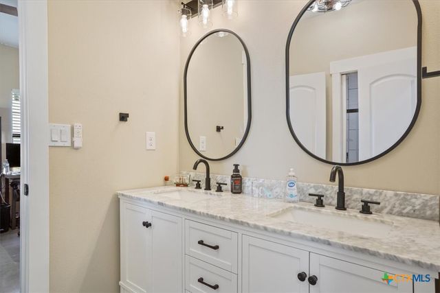 1490 Dos Hermanas Road, Salado, TX 76571