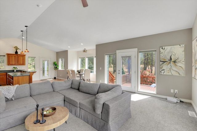 11320 S Stangland Rd, Medical Lake, WA 99022