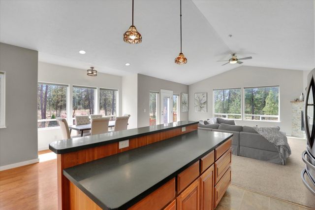 11320 S Stangland Rd, Medical Lake, WA 99022