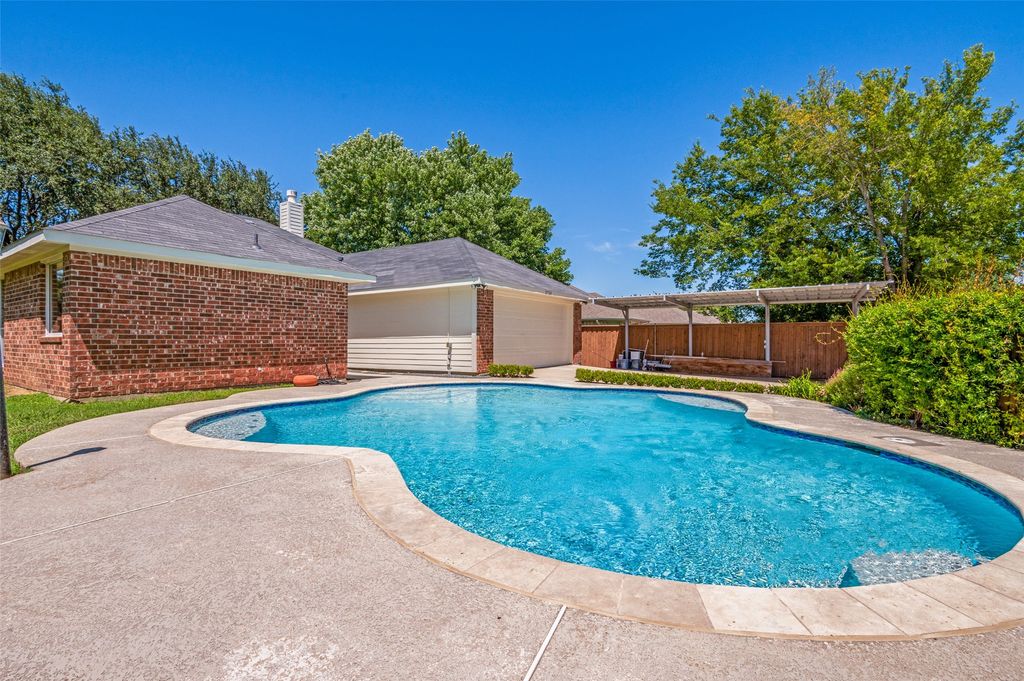 2720 Wild Grove Lane, Lancaster, TX 75146