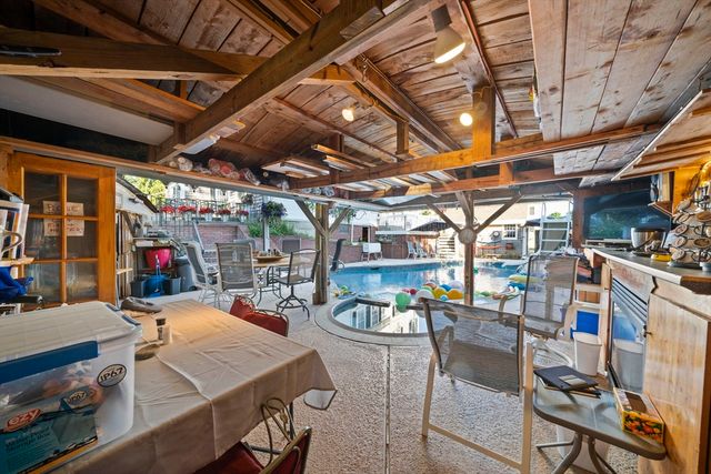 696 Commercial St, Weymouth, MA 02189