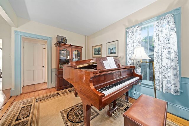 696 Commercial St, Weymouth, MA 02189