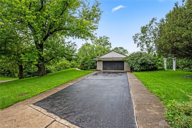 101 Thruston Boulevard, Oakwood, OH 45409