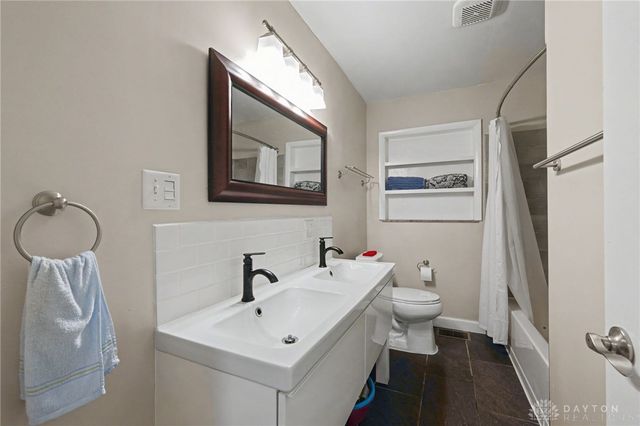 101 Thruston Boulevard, Oakwood, OH 45409