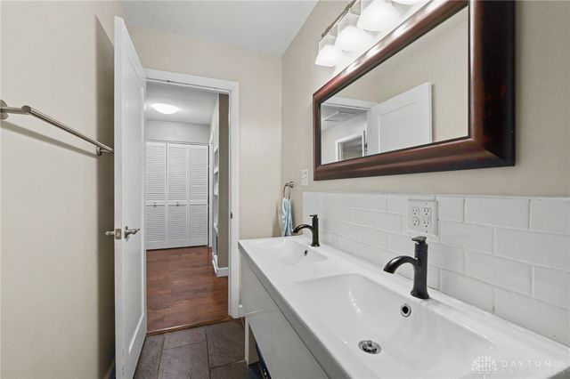 101 Thruston Boulevard, Oakwood, OH 45409
