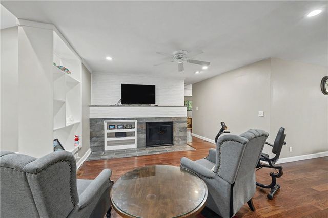 101 Thruston Boulevard, Oakwood, OH 45409
