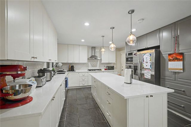 101 Thruston Boulevard, Oakwood, OH 45409