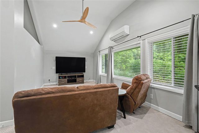 101 Thruston Boulevard, Oakwood, OH 45409