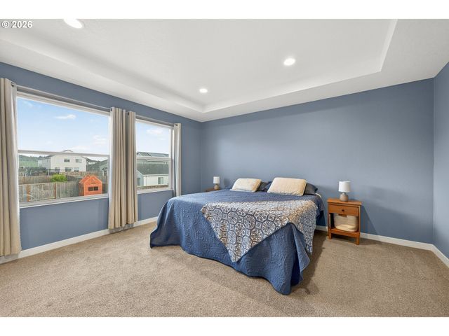 1722 N KALAPUYA Pl, Lafayette, OR 97127