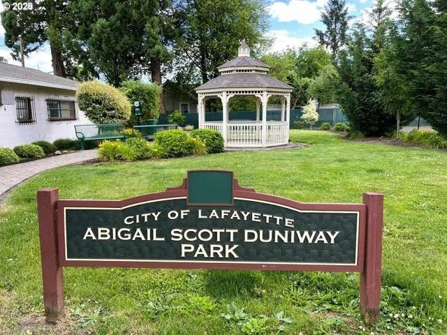 1722 N KALAPUYA Pl, Lafayette, OR 97127