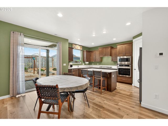 1722 N KALAPUYA Pl, Lafayette, OR 97127