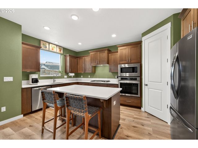 1722 N KALAPUYA Pl, Lafayette, OR 97127