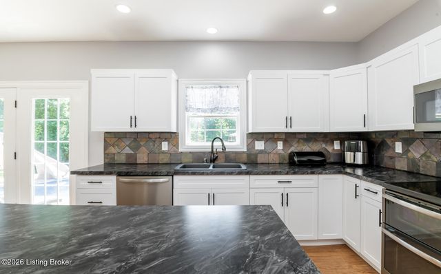 4308 Pleasant Glen Dr, Louisville, KY 40299