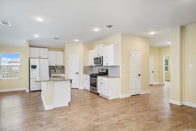 984 Amble Oak, Seguin, TX 78155