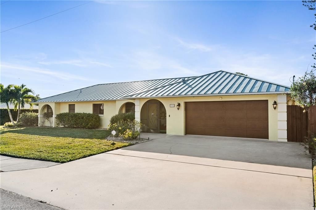 595 103rd AVE N, NAPLES, FL 34108 — exterior