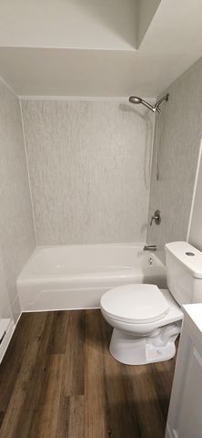 10 Oak Avenue 210, Westmont, IL 60559